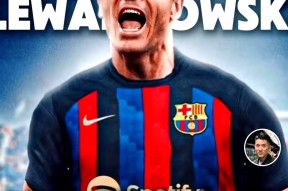 关于莱万多夫斯基迎来十赛季出色发挥，巴黎圣日耳曼观众热烈欢呼！的信息