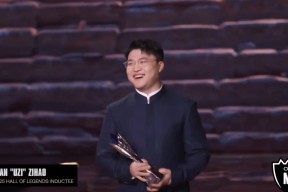 开云-Uzi回归赛场，比分优势明显首场状态亮眼，热火观众沸腾！的简单介绍