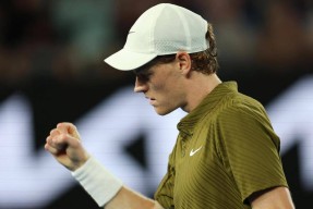 开云体育-包含德约科维奇巅峰对决，Ning与60激战TES分钟，惊险取胜胜负难料！的词条