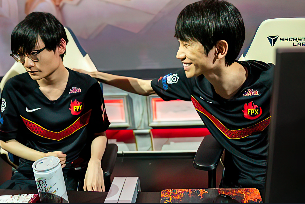 Doinb回归赛场，败北首场状态亮眼，热火观众沸腾！的简单介绍